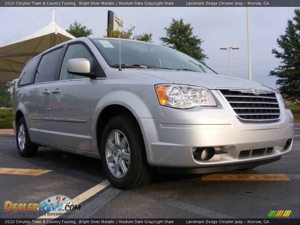 Front 3/4 View of 2010 Chrysler Town & Country Touring Photo #4