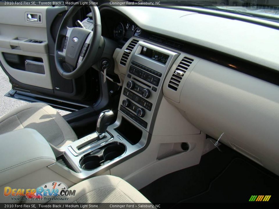 2010 Ford Flex SE Tuxedo Black / Medium Light Stone Photo #15