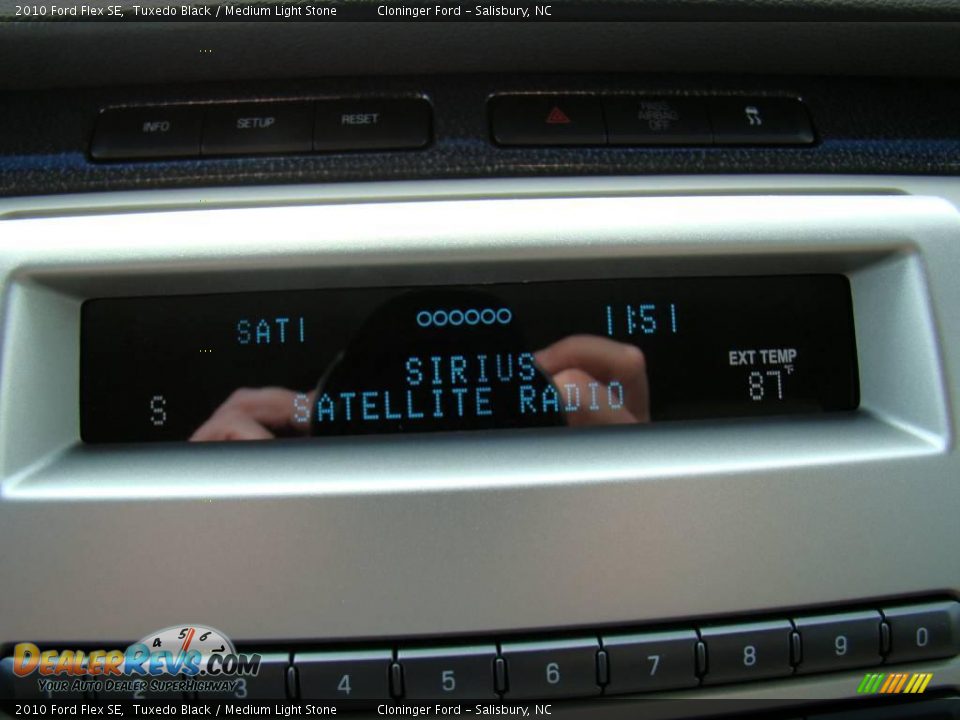 2010 Ford Flex SE Tuxedo Black / Medium Light Stone Photo #22