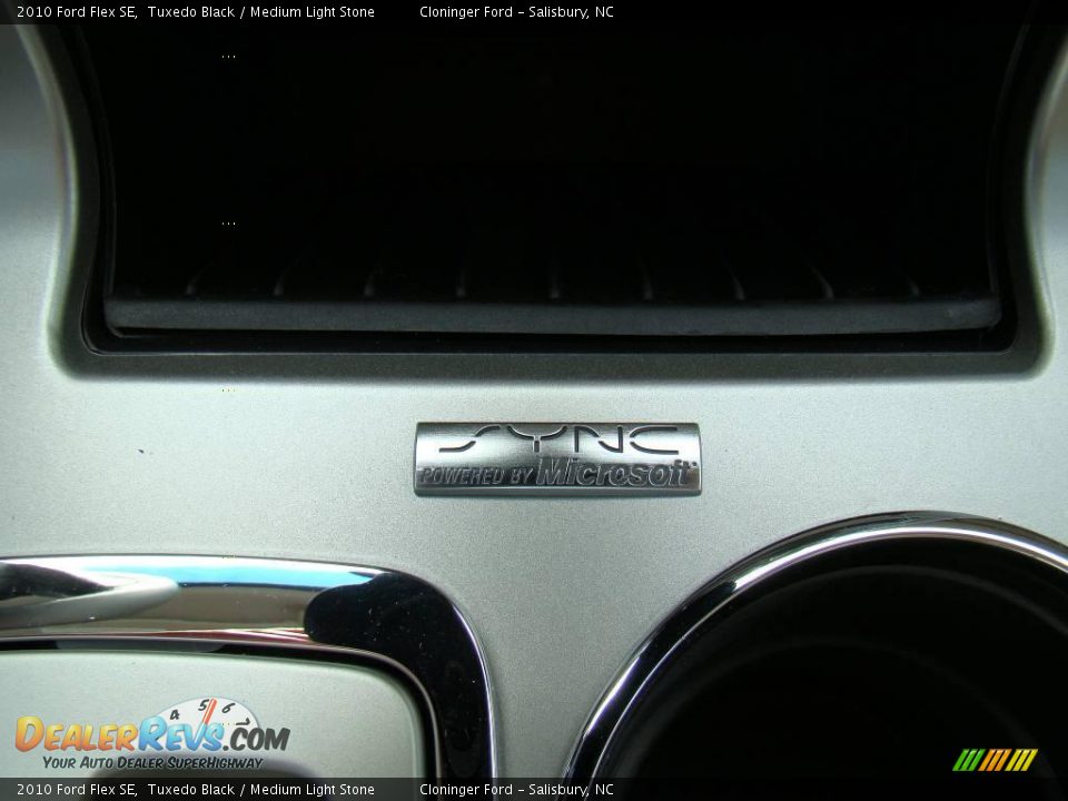 2010 Ford Flex SE Tuxedo Black / Medium Light Stone Photo #25