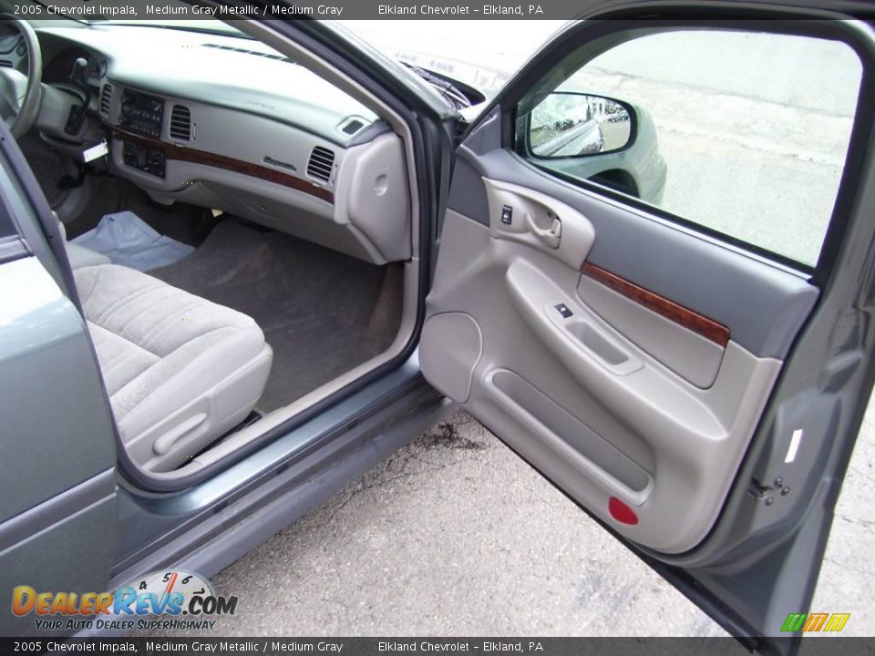 2005 Chevrolet Impala Medium Gray Metallic / Medium Gray Photo #17