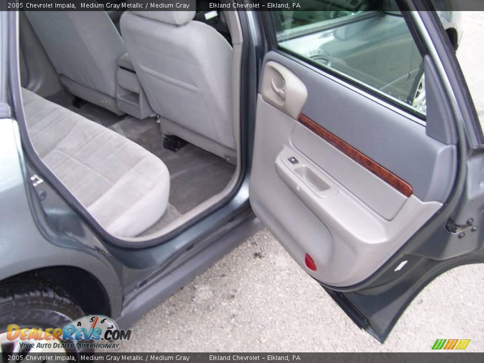 2005 Chevrolet Impala Medium Gray Metallic / Medium Gray Photo #19