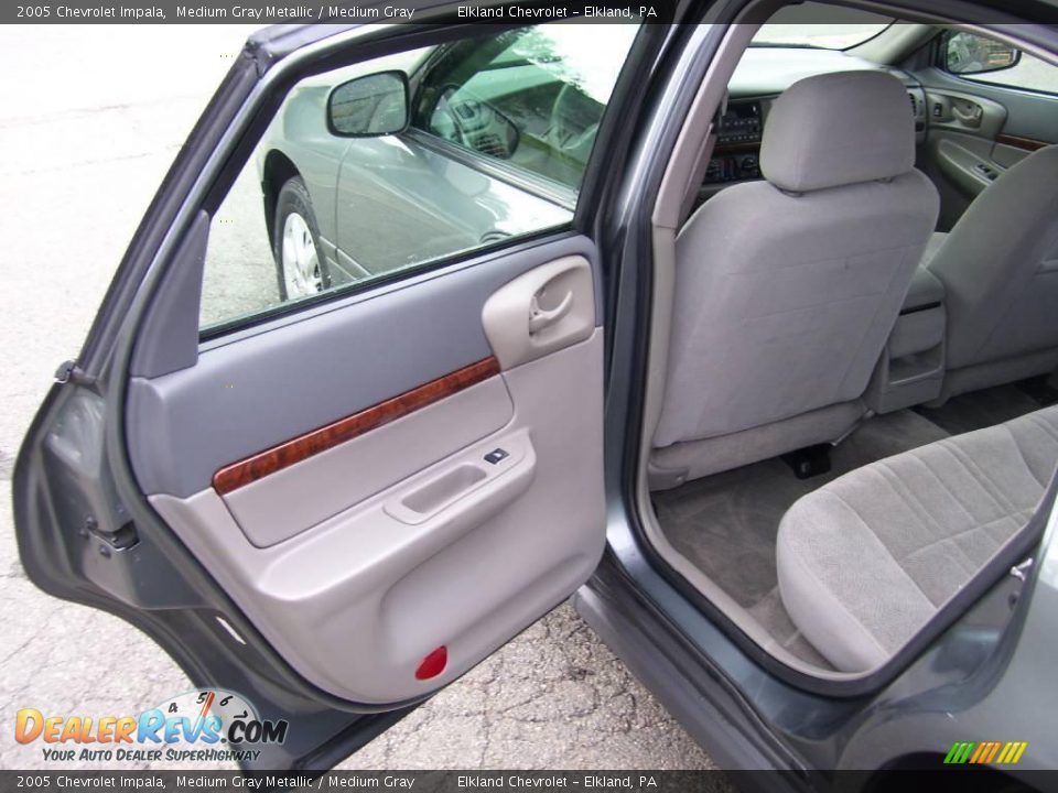2005 Chevrolet Impala Medium Gray Metallic / Medium Gray Photo #22