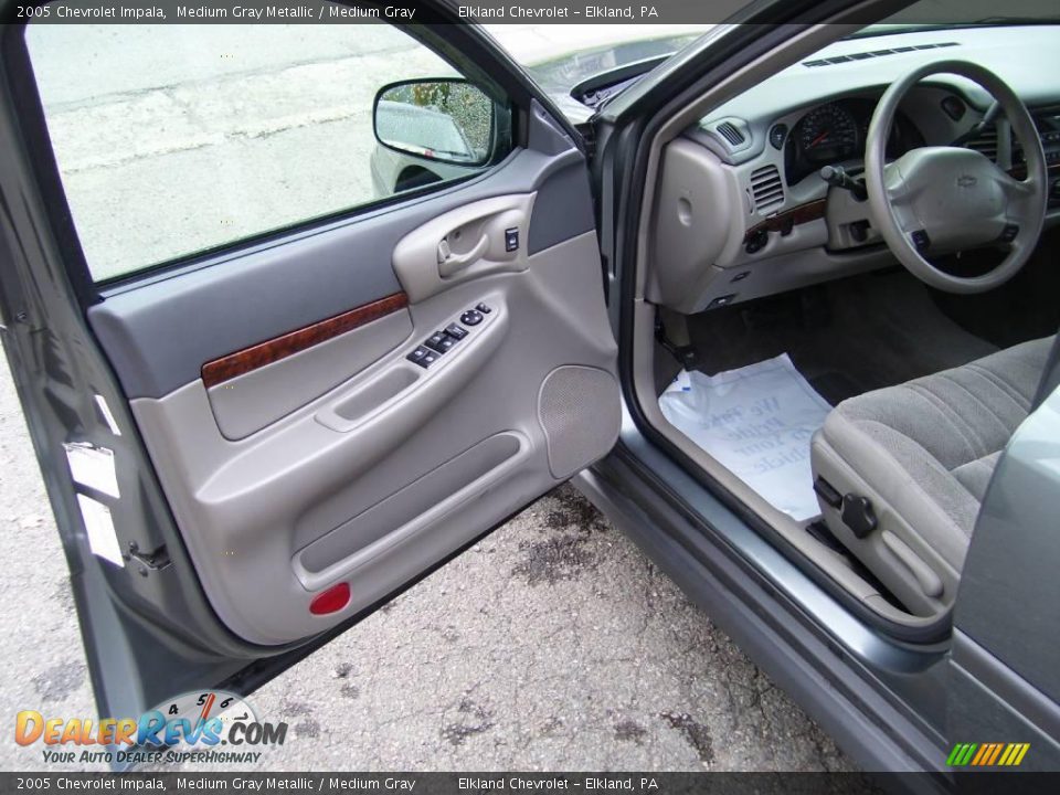 2005 Chevrolet Impala Medium Gray Metallic / Medium Gray Photo #24