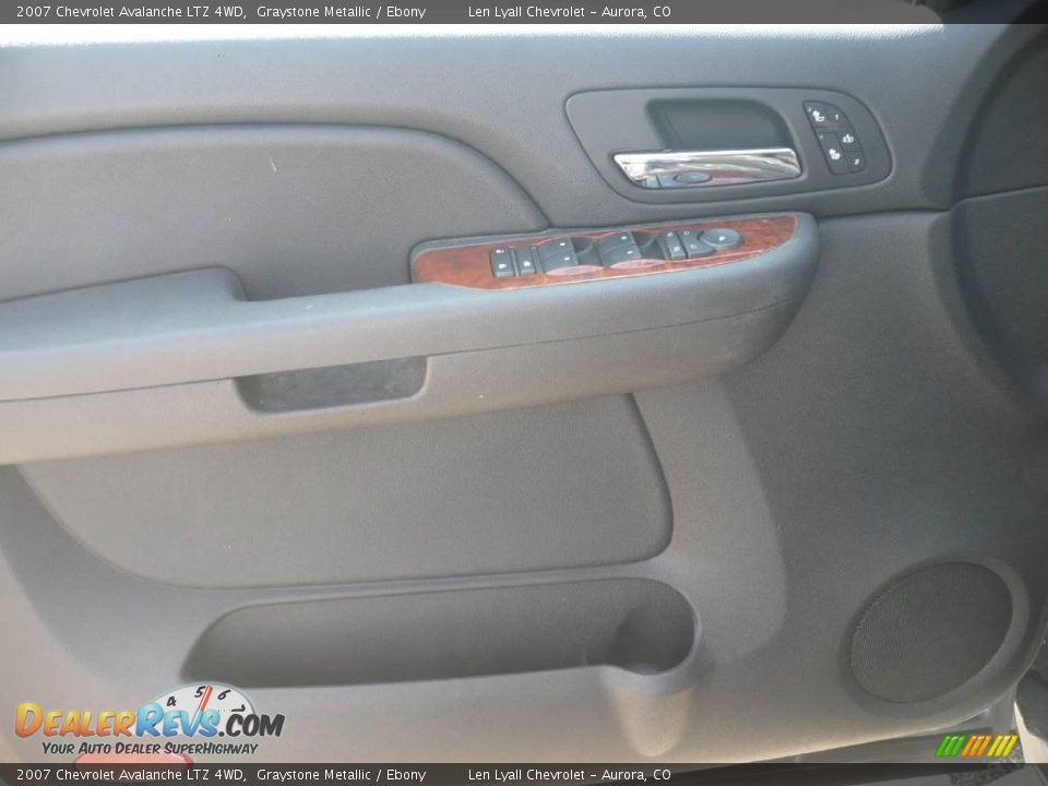 2007 Chevrolet Avalanche LTZ 4WD Graystone Metallic / Ebony Photo #7