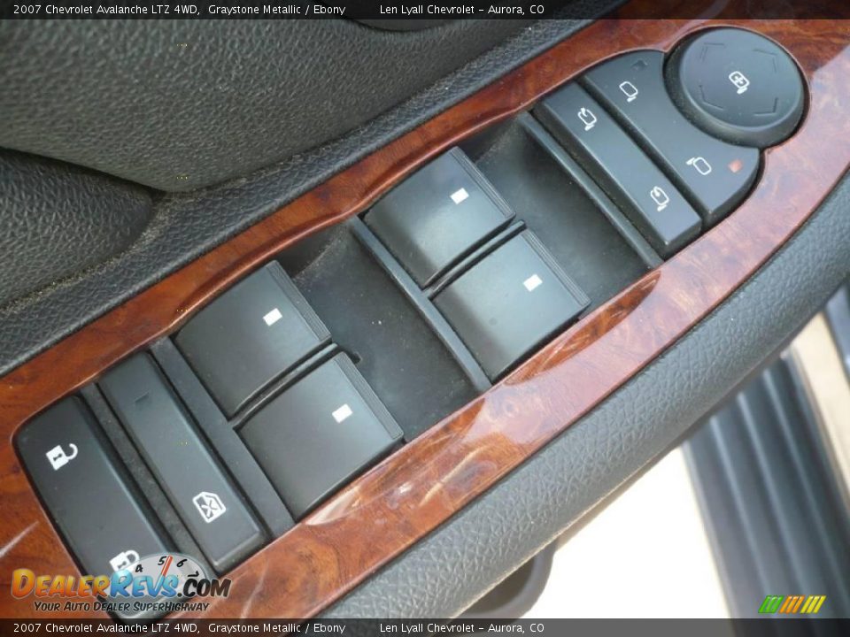 2007 Chevrolet Avalanche LTZ 4WD Graystone Metallic / Ebony Photo #8