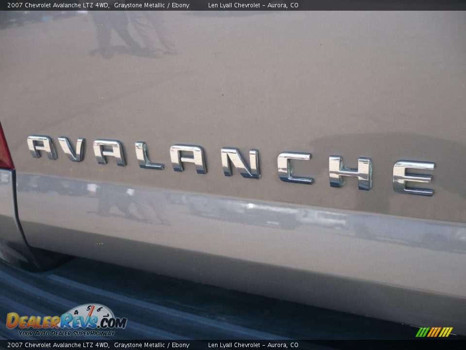 2007 Chevrolet Avalanche LTZ 4WD Graystone Metallic / Ebony Photo #12