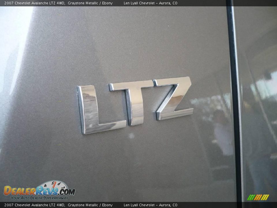 2007 Chevrolet Avalanche LTZ 4WD Graystone Metallic / Ebony Photo #15