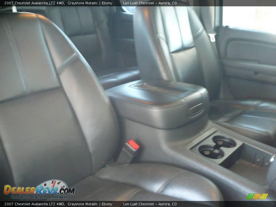 2007 Chevrolet Avalanche LTZ 4WD Graystone Metallic / Ebony Photo #16