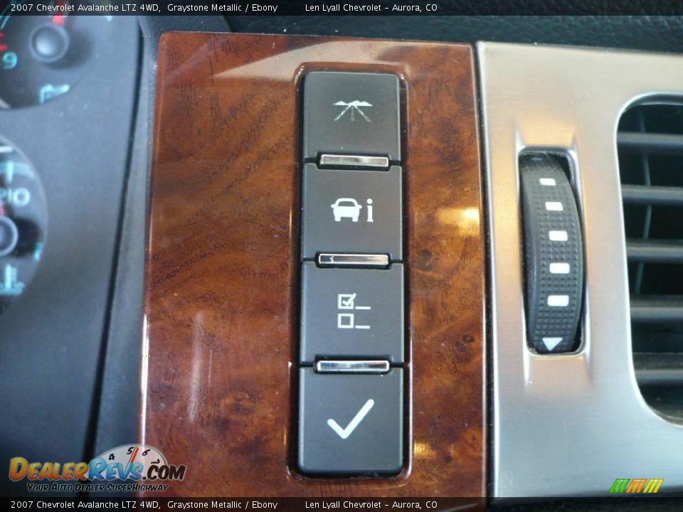 2007 Chevrolet Avalanche LTZ 4WD Graystone Metallic / Ebony Photo #31