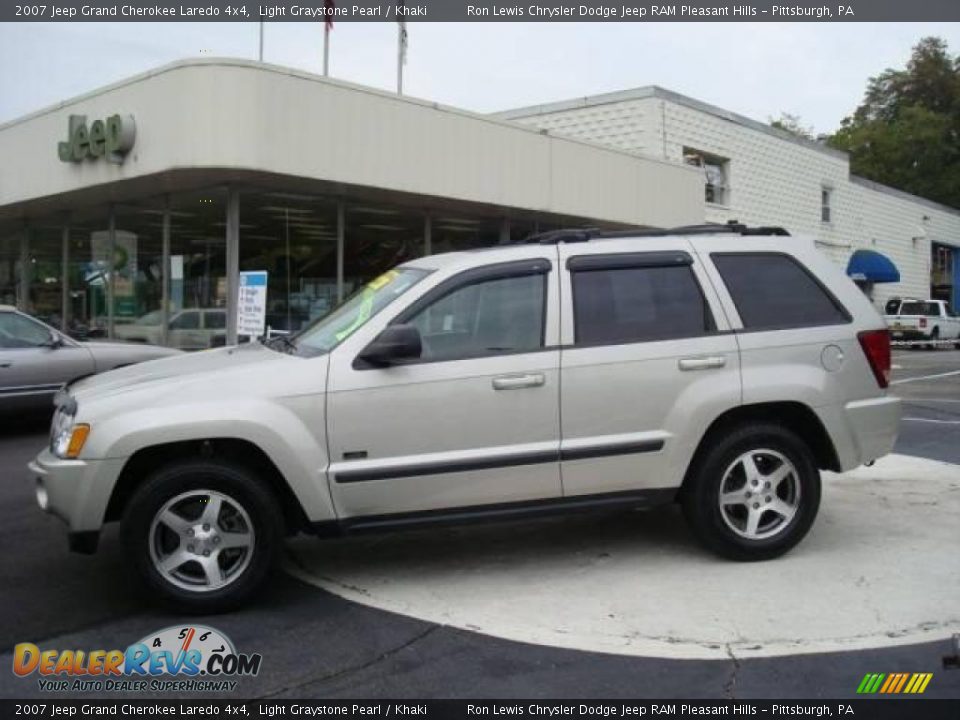 2007 Jeep Grand Cherokee Laredo 4x4 Light Graystone Pearl / Khaki Photo #1