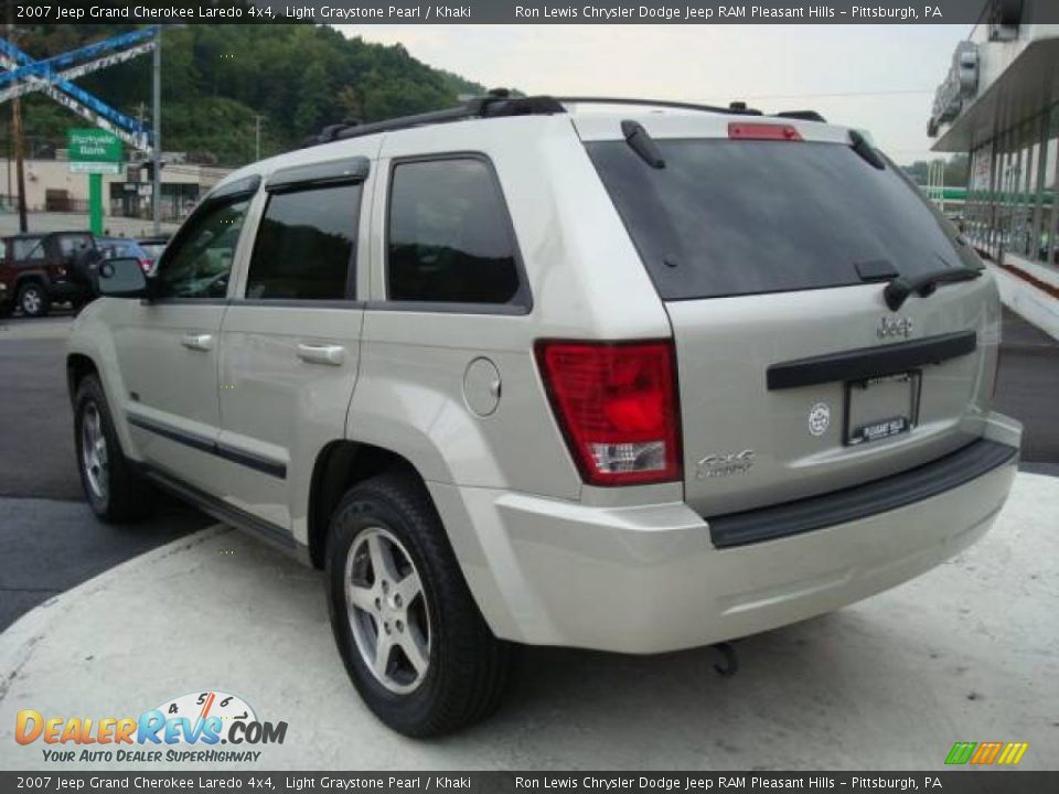 2007 Jeep Grand Cherokee Laredo 4x4 Light Graystone Pearl / Khaki Photo #2