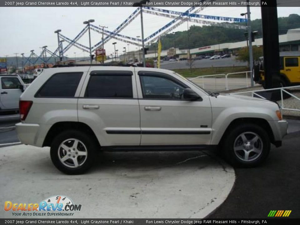 2007 Jeep Grand Cherokee Laredo 4x4 Light Graystone Pearl / Khaki Photo #5