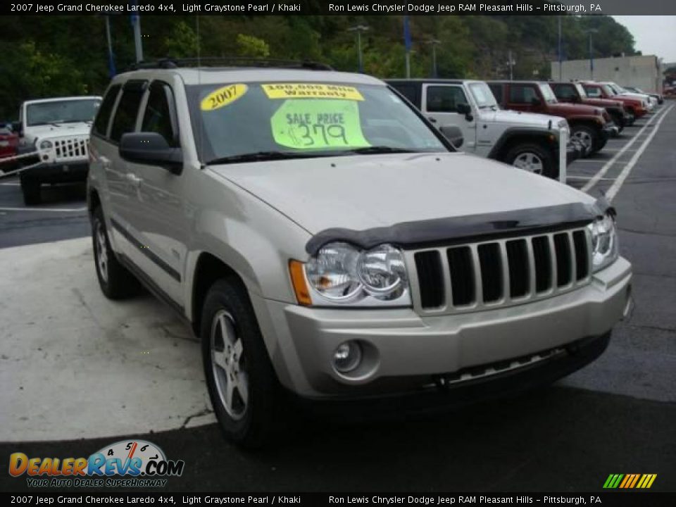 2007 Jeep Grand Cherokee Laredo 4x4 Light Graystone Pearl / Khaki Photo #6