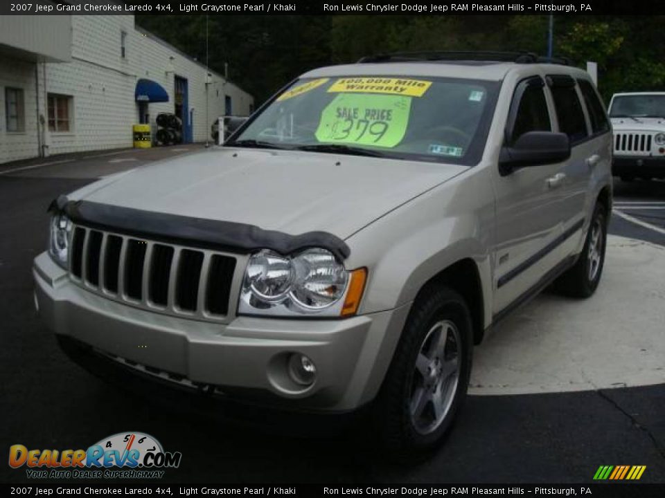 2007 Jeep Grand Cherokee Laredo 4x4 Light Graystone Pearl / Khaki Photo #8