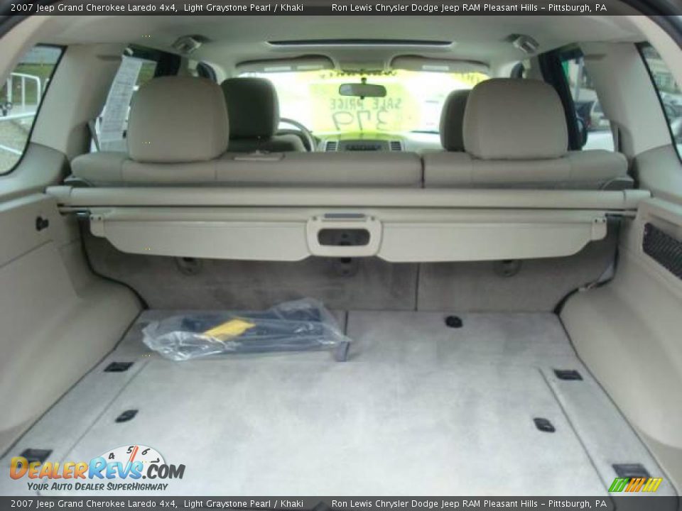 2007 Jeep Grand Cherokee Laredo 4x4 Light Graystone Pearl / Khaki Photo #11