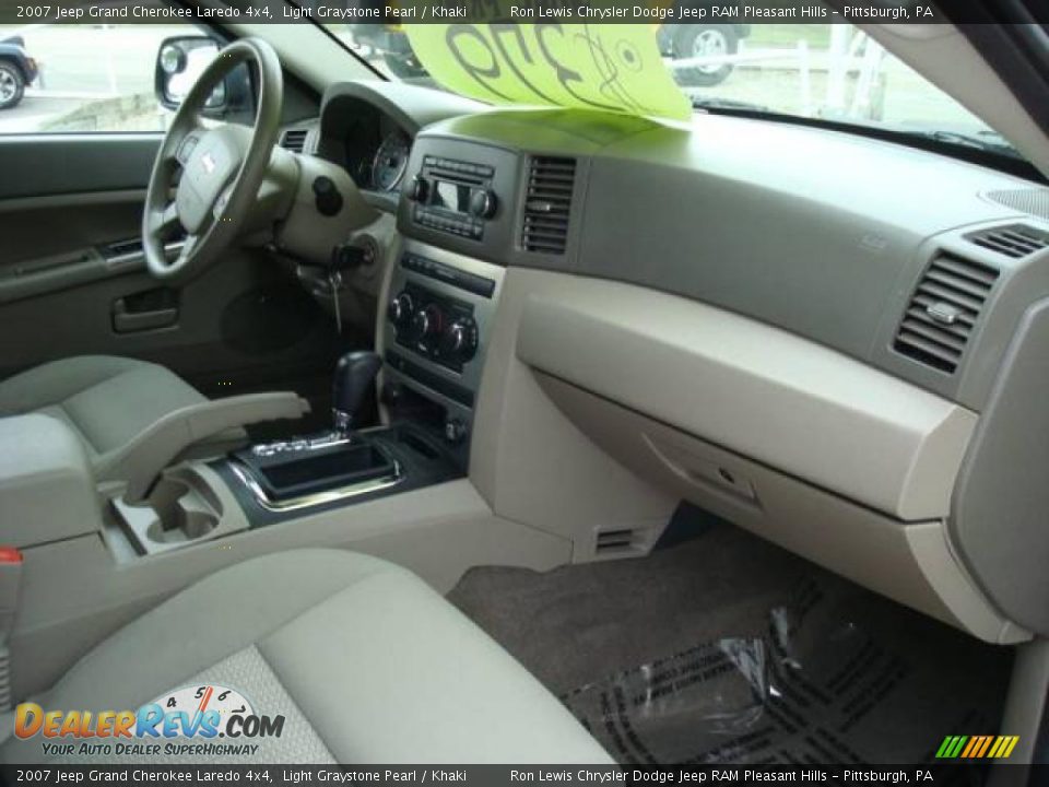 2007 Jeep Grand Cherokee Laredo 4x4 Light Graystone Pearl / Khaki Photo #15