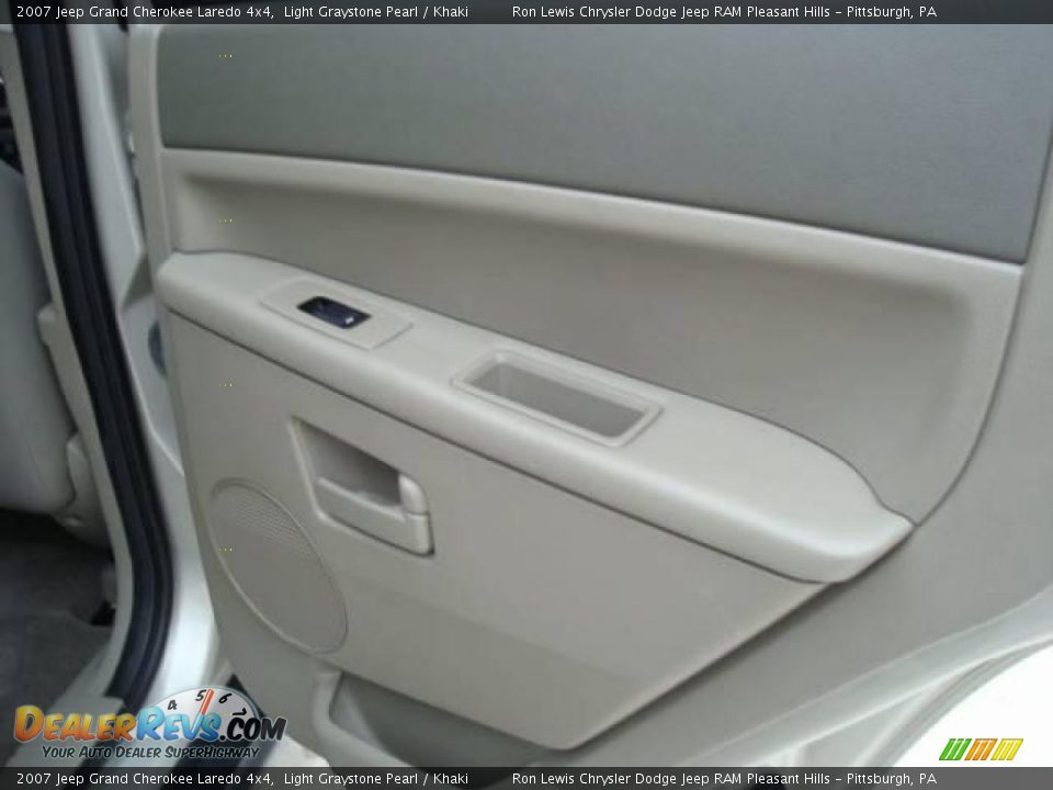 2007 Jeep Grand Cherokee Laredo 4x4 Light Graystone Pearl / Khaki Photo #18