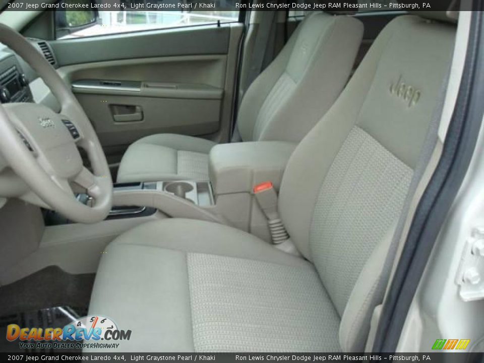 2007 Jeep Grand Cherokee Laredo 4x4 Light Graystone Pearl / Khaki Photo #19