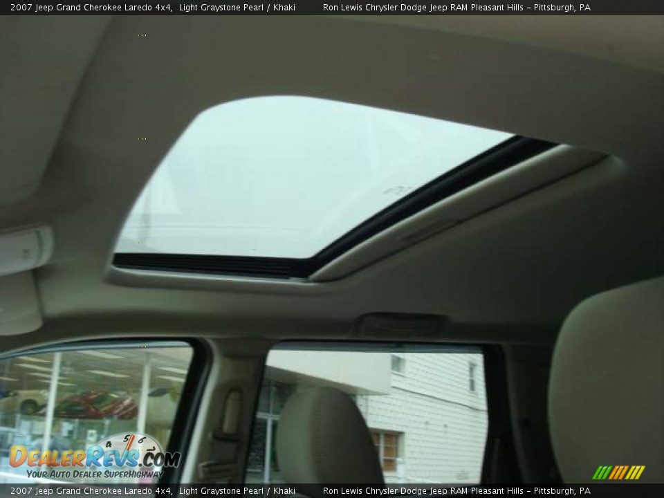 2007 Jeep Grand Cherokee Laredo 4x4 Light Graystone Pearl / Khaki Photo #22