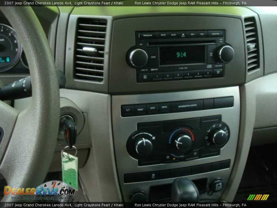 2007 Jeep Grand Cherokee Laredo 4x4 Light Graystone Pearl / Khaki Photo #23