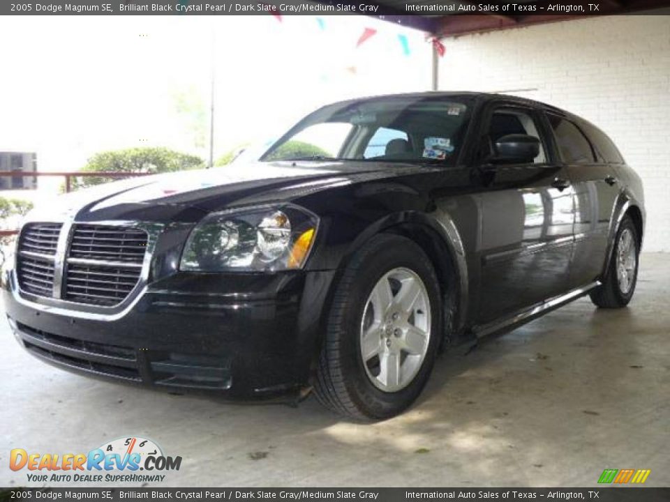 2005 Dodge Magnum SE Brilliant Black Crystal Pearl / Dark Slate Gray/Medium Slate Gray Photo #1