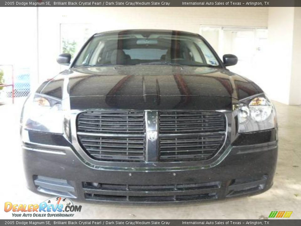 2005 Dodge Magnum SE Brilliant Black Crystal Pearl / Dark Slate Gray/Medium Slate Gray Photo #2