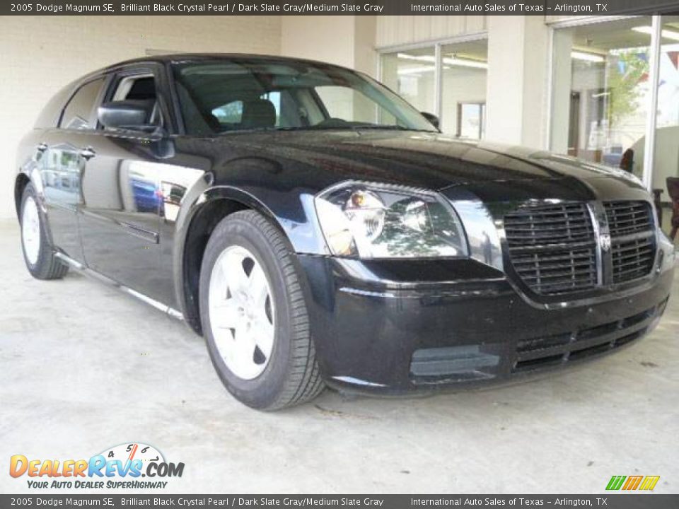 2005 Dodge Magnum SE Brilliant Black Crystal Pearl / Dark Slate Gray/Medium Slate Gray Photo #3