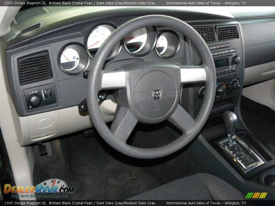 2005 Dodge Magnum SE Brilliant Black Crystal Pearl / Dark Slate Gray/Medium Slate Gray Photo #15