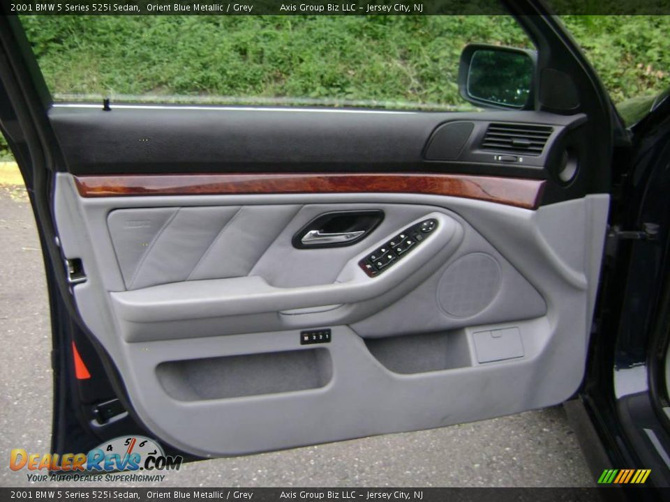 2001 BMW 5 Series 525i Sedan Orient Blue Metallic / Grey Photo #23