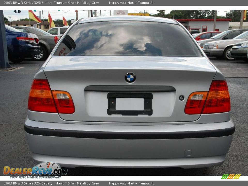 2003 BMW 3 Series 325i Sedan Titanium Silver Metallic / Grey Photo #11