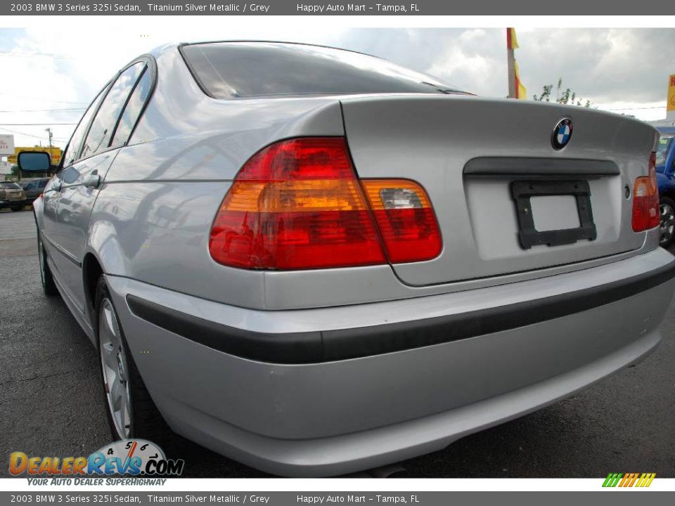 2003 BMW 3 Series 325i Sedan Titanium Silver Metallic / Grey Photo #12