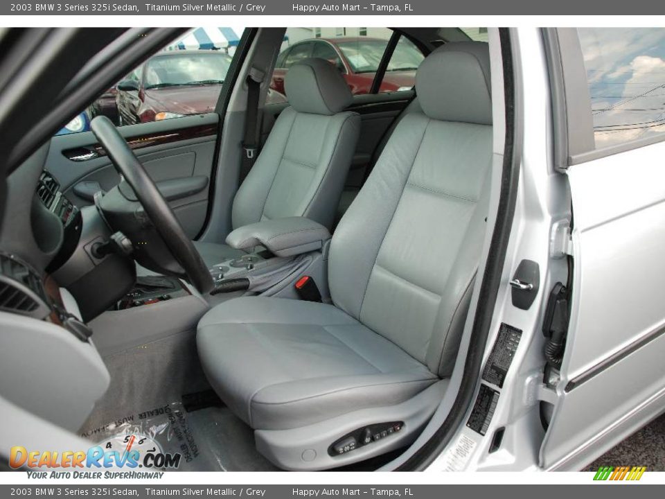2003 BMW 3 Series 325i Sedan Titanium Silver Metallic / Grey Photo #22