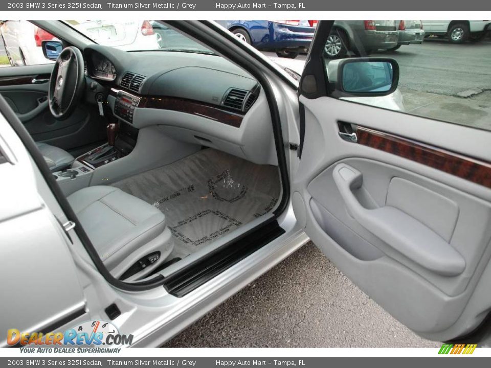 2003 BMW 3 Series 325i Sedan Titanium Silver Metallic / Grey Photo #29