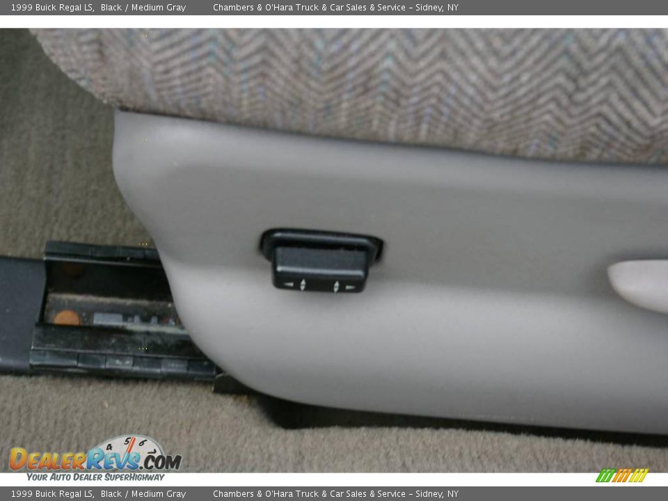 1999 Buick Regal LS Black / Medium Gray Photo #4