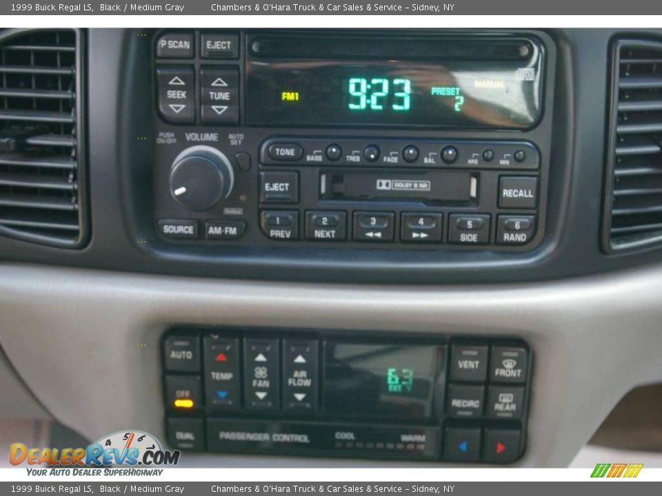 1999 Buick Regal LS Black / Medium Gray Photo #6