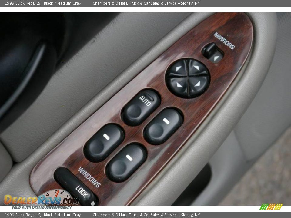 1999 Buick Regal LS Black / Medium Gray Photo #8