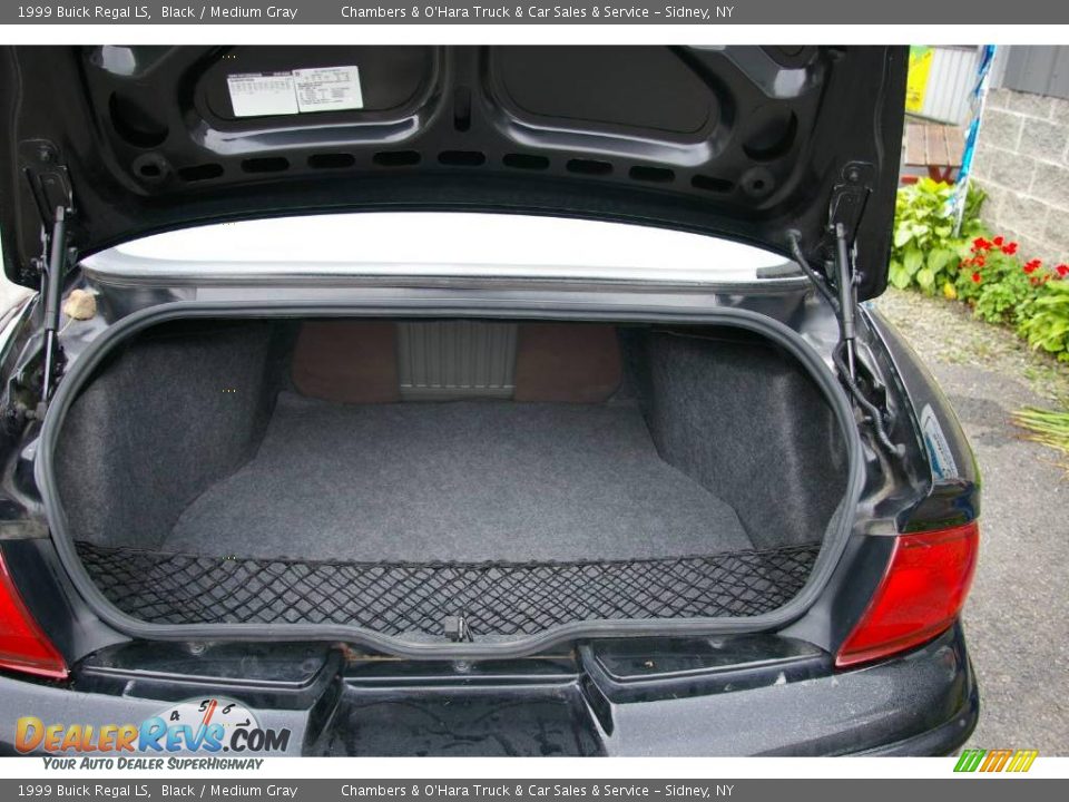 1999 Buick Regal LS Black / Medium Gray Photo #11