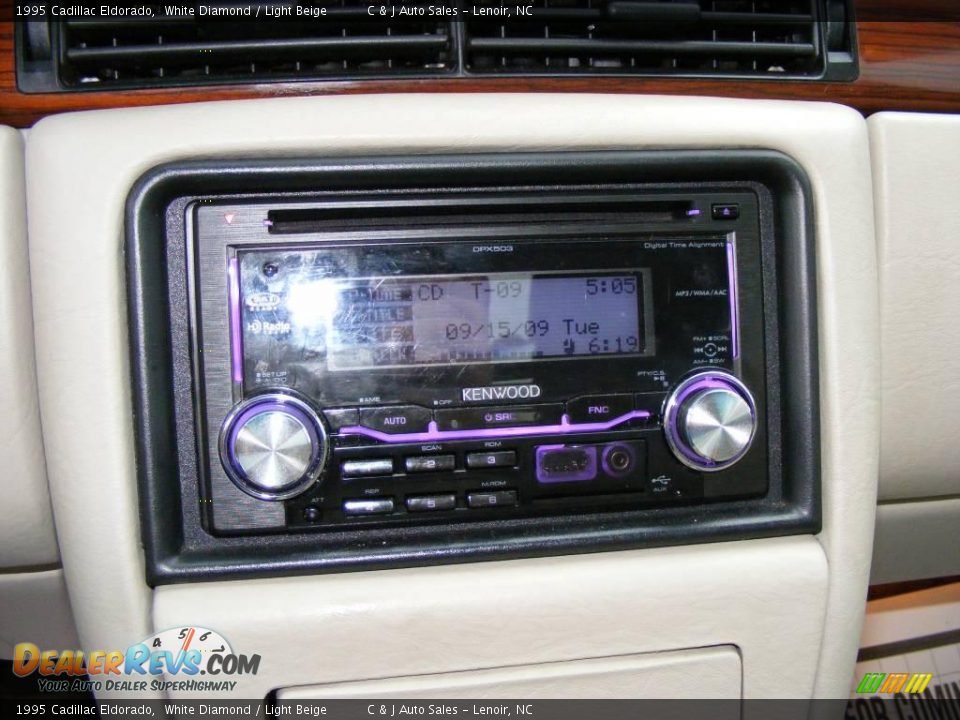 1995 Cadillac Eldorado White Diamond / Light Beige Photo #6