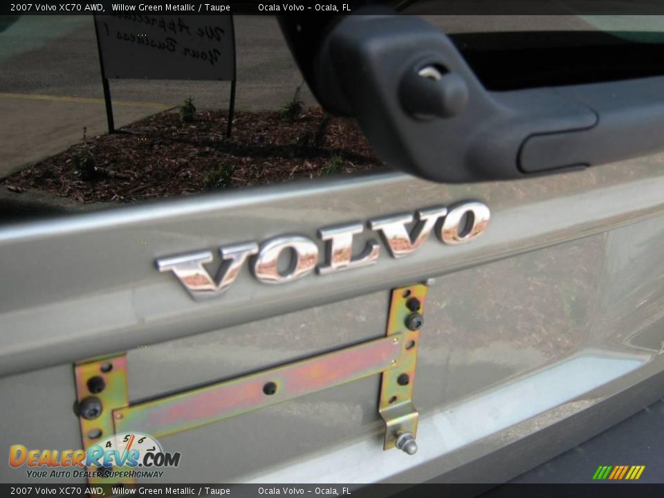 2007 Volvo XC70 AWD Willow Green Metallic / Taupe Photo #11