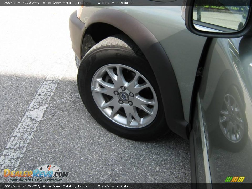 2007 Volvo XC70 AWD Willow Green Metallic / Taupe Photo #13