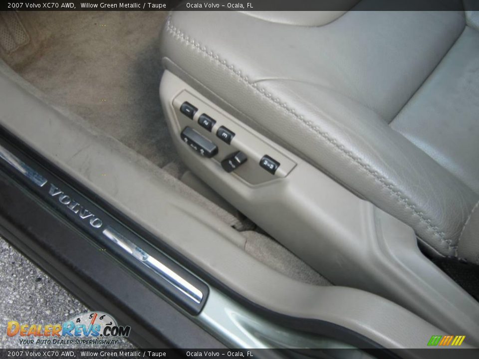 2007 Volvo XC70 AWD Willow Green Metallic / Taupe Photo #16