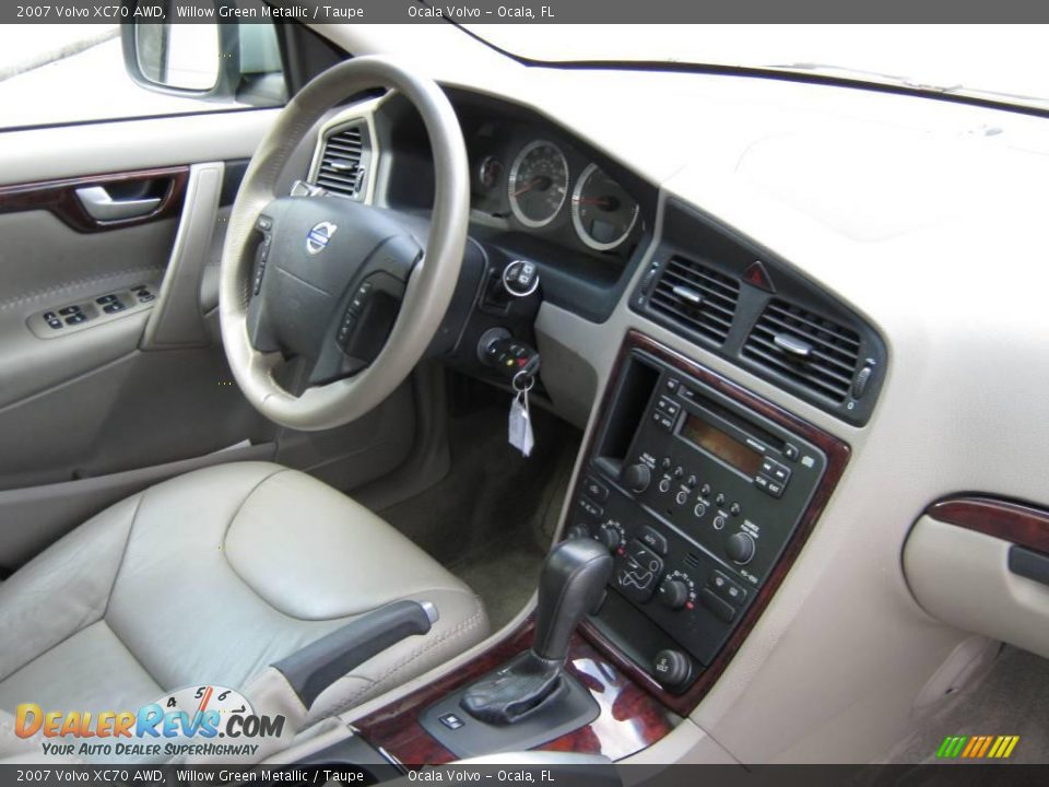 2007 Volvo XC70 AWD Willow Green Metallic / Taupe Photo #19