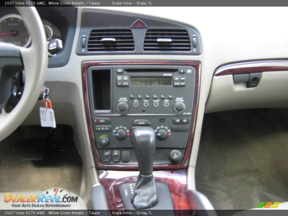 2007 Volvo XC70 AWD Willow Green Metallic / Taupe Photo #23