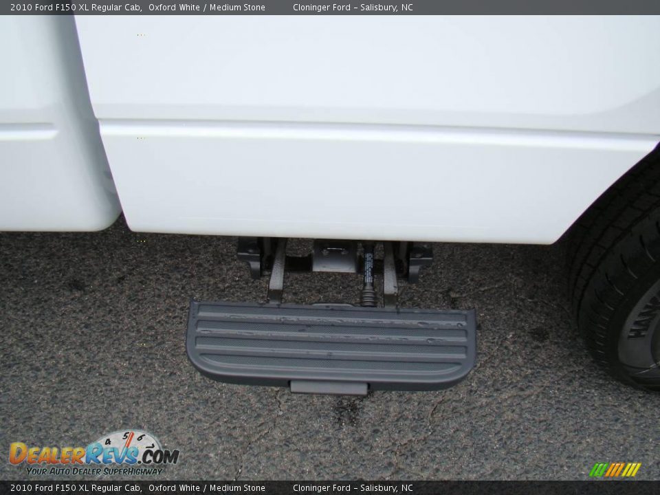 2010 Ford F150 XL Regular Cab Oxford White / Medium Stone Photo #9