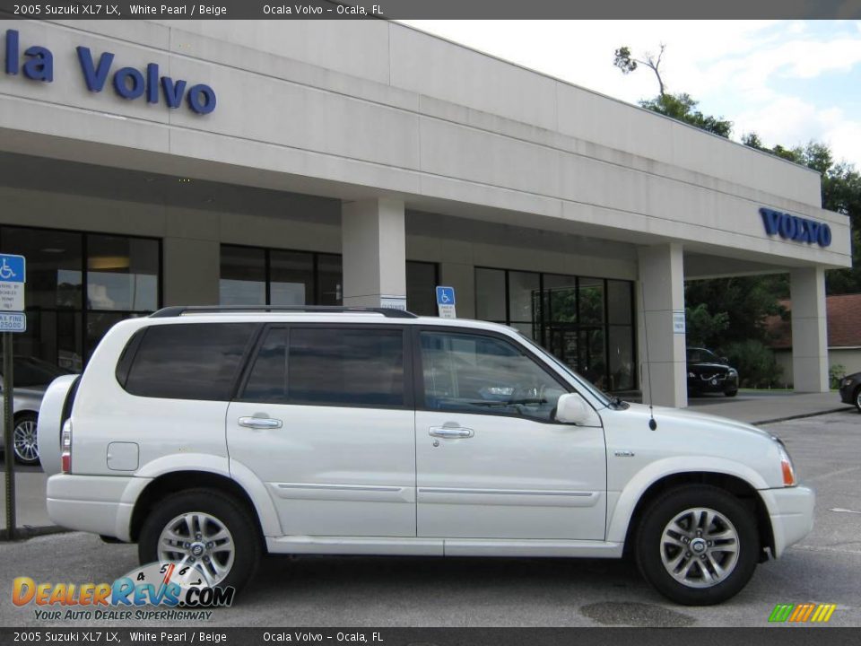 2005 Suzuki XL7 LX White Pearl / Beige Photo #2