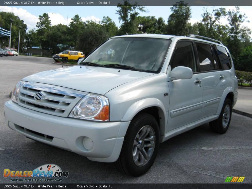 2005 Suzuki XL7 LX White Pearl / Beige Photo #7