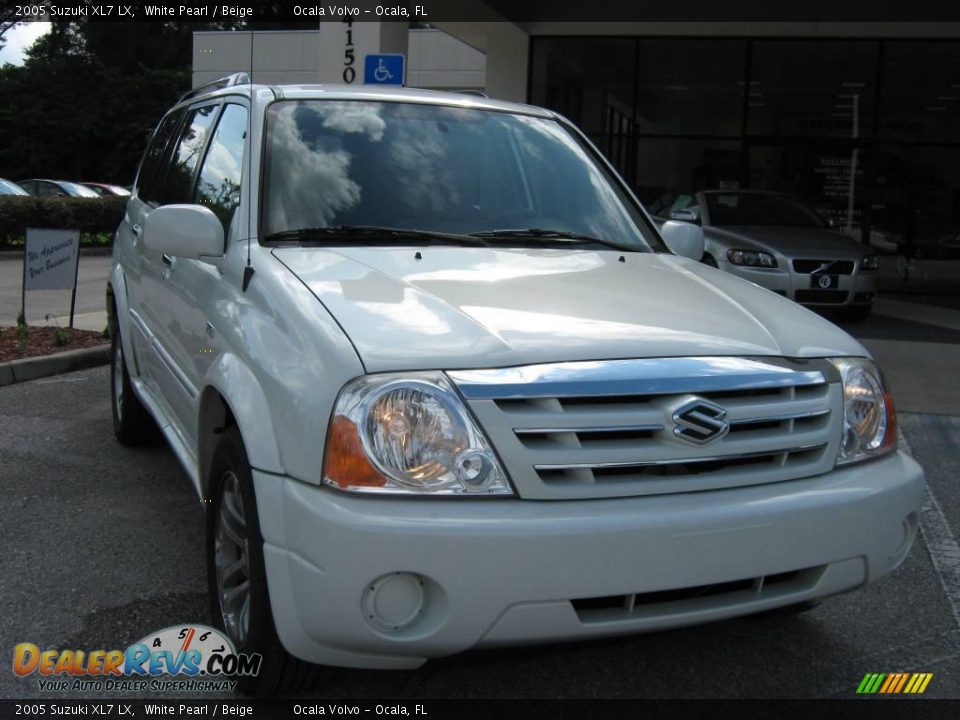 2005 Suzuki XL7 LX White Pearl / Beige Photo #9