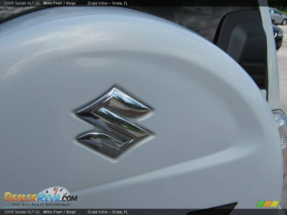 2005 Suzuki XL7 LX White Pearl / Beige Photo #12