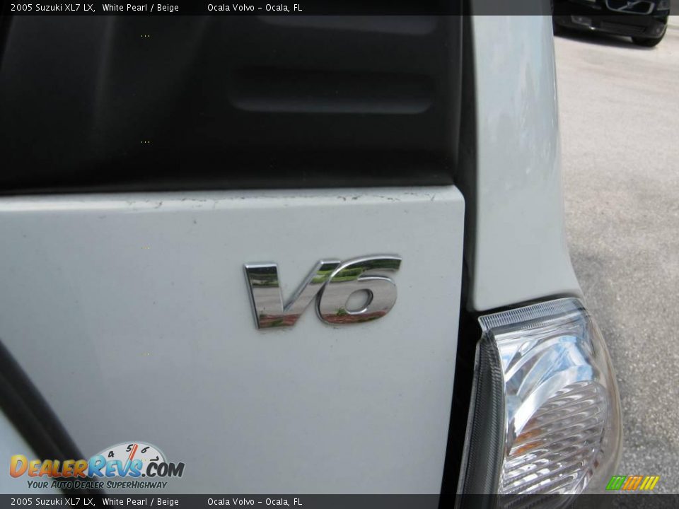 2005 Suzuki XL7 LX White Pearl / Beige Photo #13